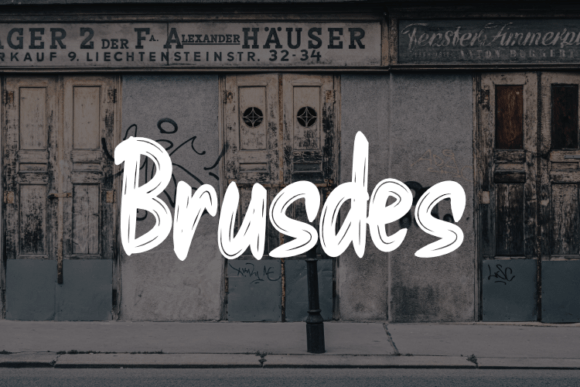 Brusdes: A Stylish Font for Apparel and Product Designers